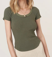 JULIE SCOOP TEE